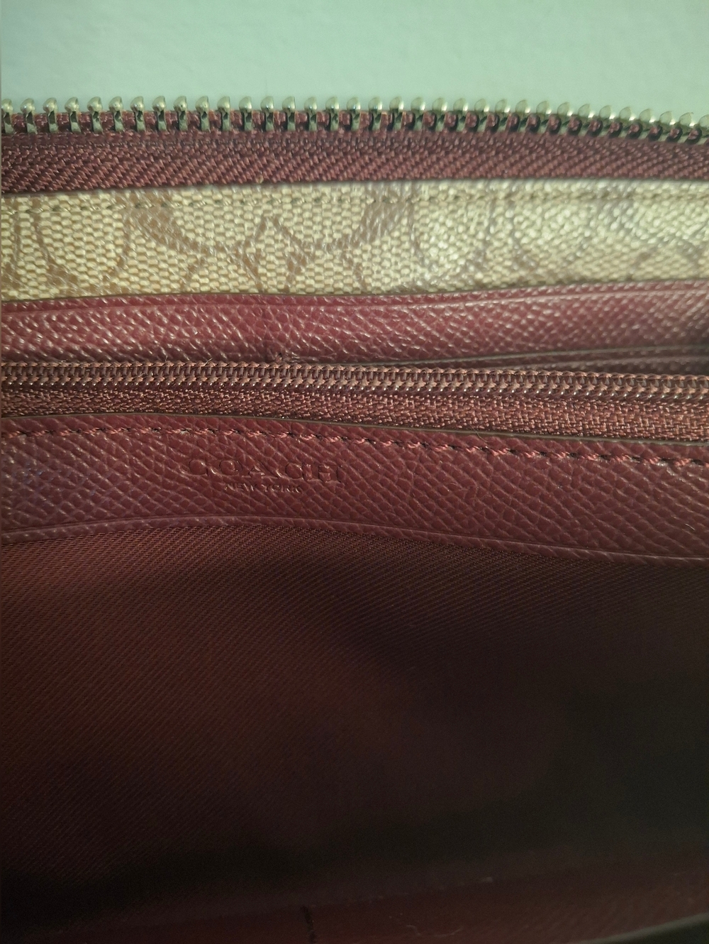 Coach Accordion Zip Wallet Burgundy Crossgrain Leather EUC - Picture 7 of 7